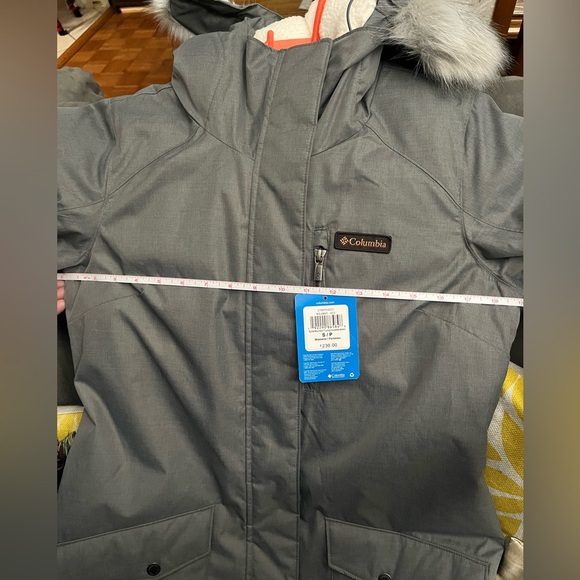 Columbia Women's winter jacket - Picture 8 of 8